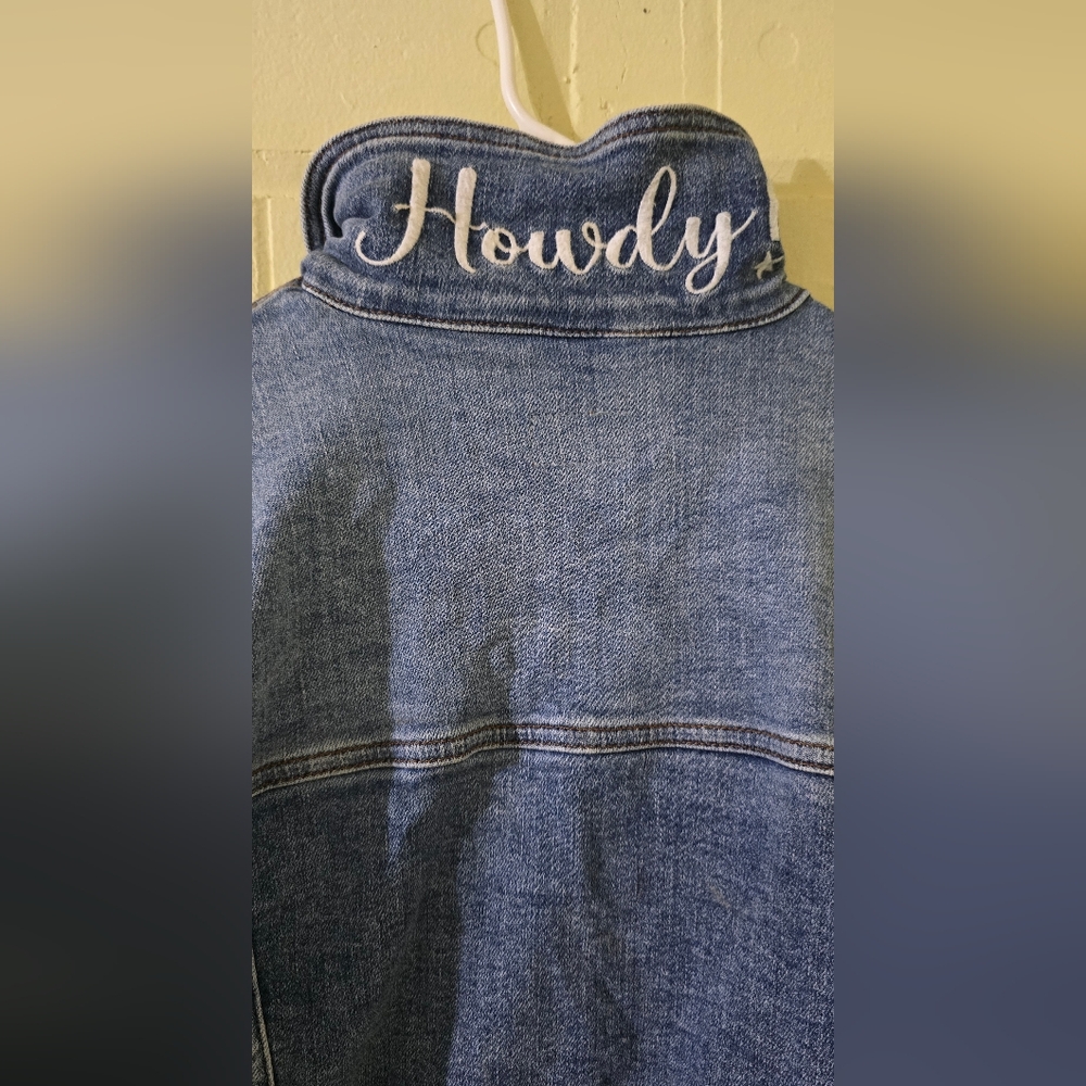 Distressed Plus Size Judy Blue Jean Jacket With Embroidered Collar Size 3x - Picture 7 of 13